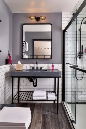 Free toiletries, hair dryer, towels, soap - Moxy Chattanooga Downtown (Chattanooga)