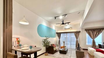 Standard Apartment, Multiple Beds | In-room dining