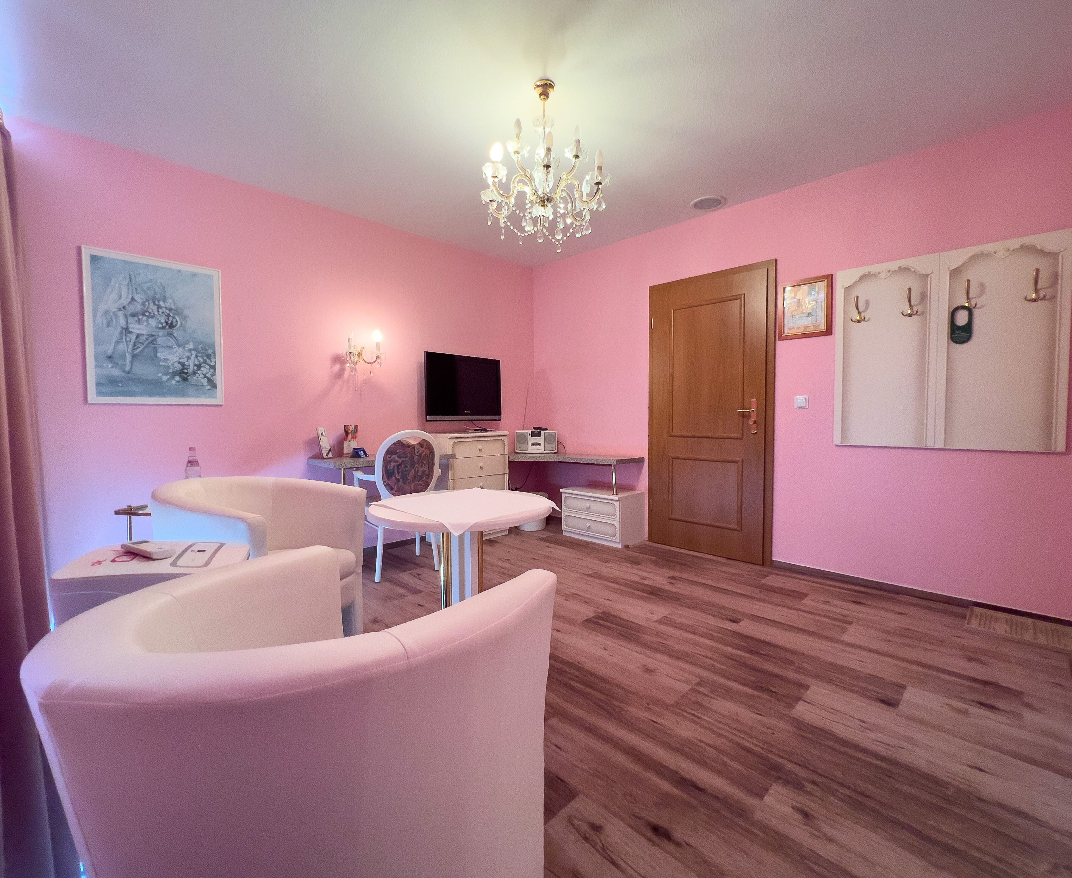 1 bedroom, hypo-allergenic bedding, desk, iron/ironing board