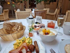 Petit déjeuner buffet servi tous les jours en supplément