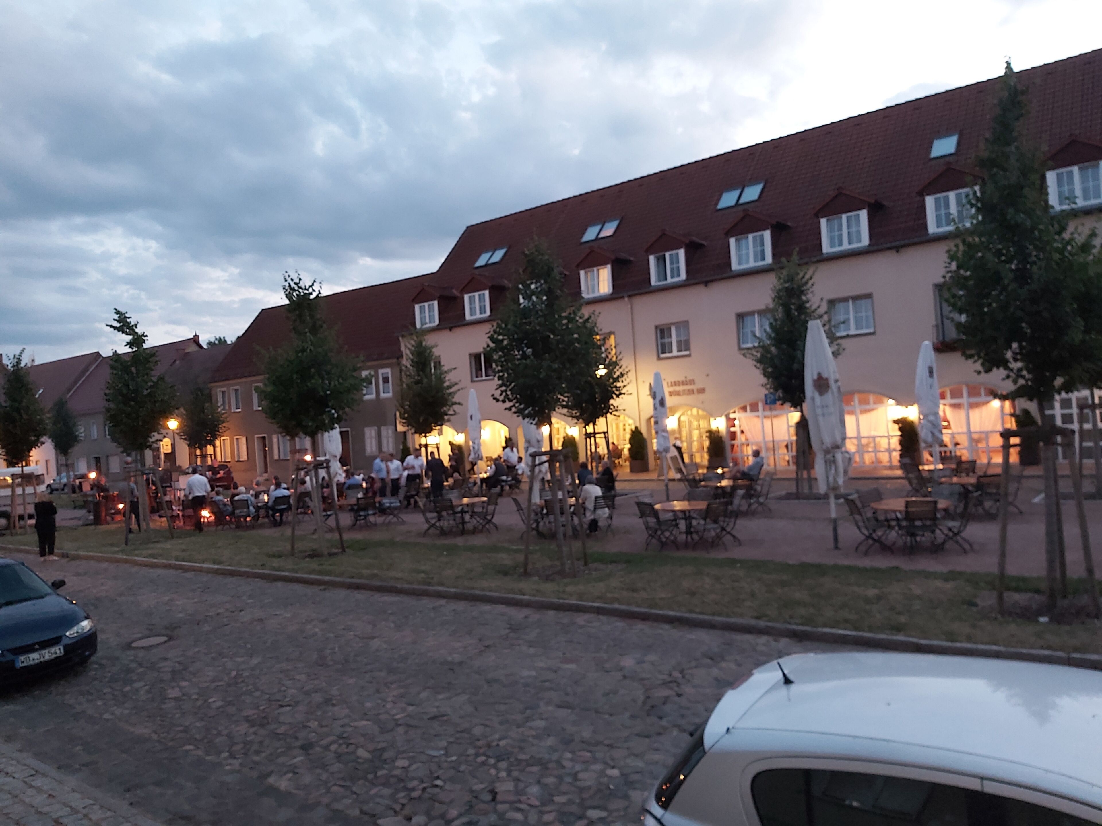 تناول الطعام بالخارج