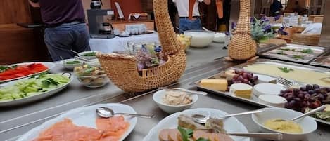 Desayuno buffet (EUR 12 por persona)