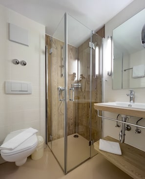 Amenidades de baño gratuitas, secadora de cabello, batas, pantuflas