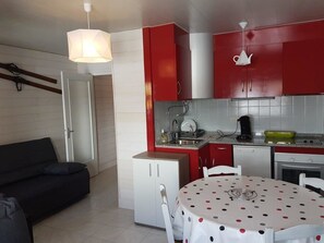 Apartment, 1 Schlafzimmer (M o n t r e a l) | Wohnbereich | Flachbildfernseher