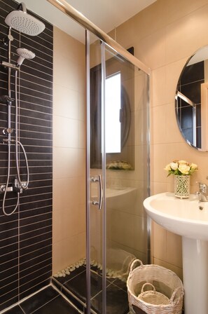 Rainfall showerhead, hair dryer, slippers, towels