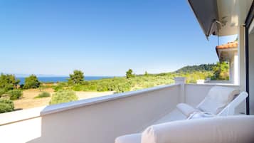 Apartment, 3 Bedrooms | Terrace/patio