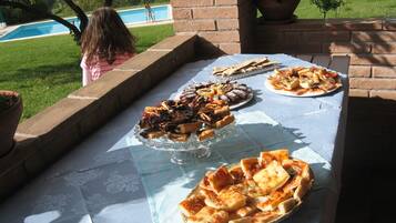 Lunch and dinner served, Italian cuisine