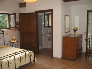 1 bedroom, premium bedding, desk, iron/ironing board