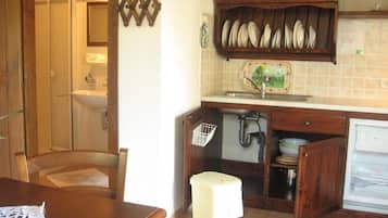 Fridge, stovetop, espresso maker, coffee/tea maker