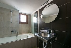 Apartment, 2 Bedrooms | Bathroom