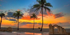 Beach nearby - Las Olas Vacation Rentals (Fort Lauderdale)