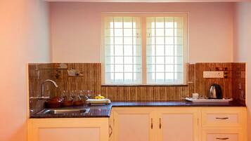 Wasserkocher mit Kaffee-/Teezubehör