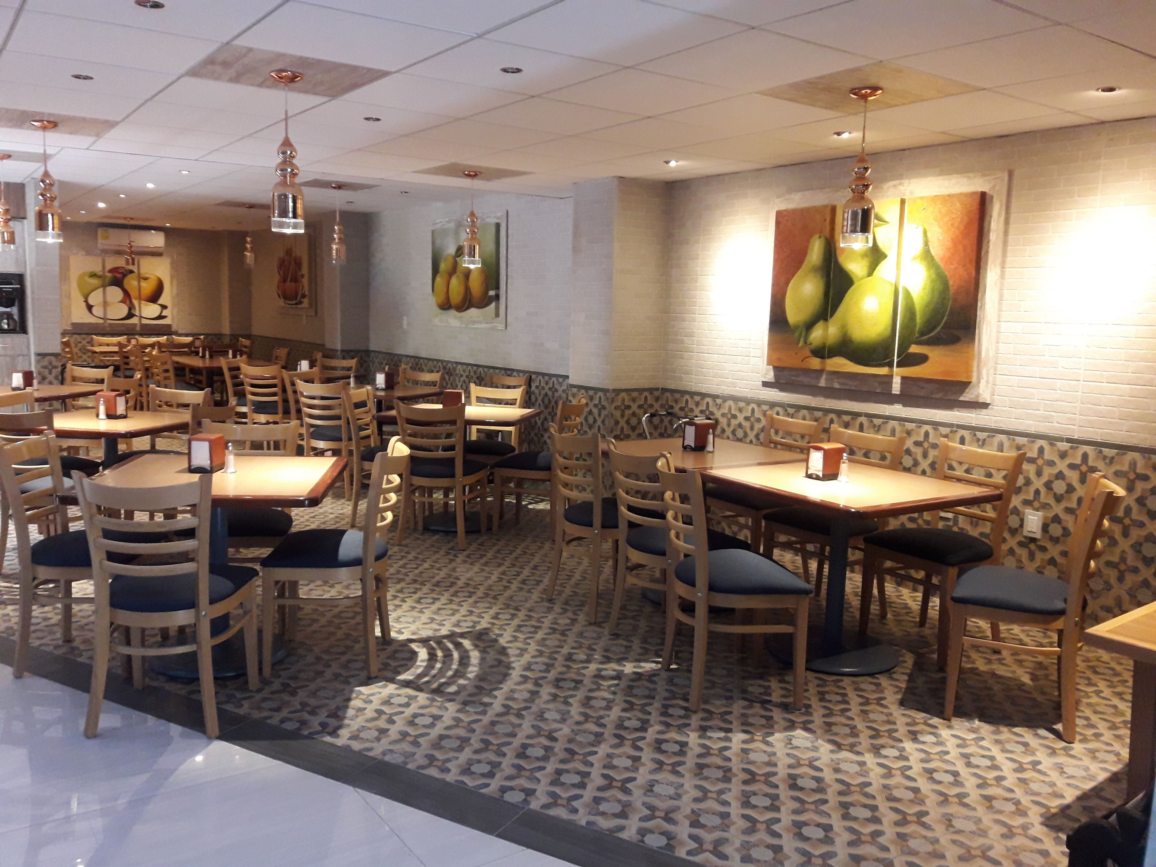 Se sirven desayunos, comidas, cenas y cocina regional 