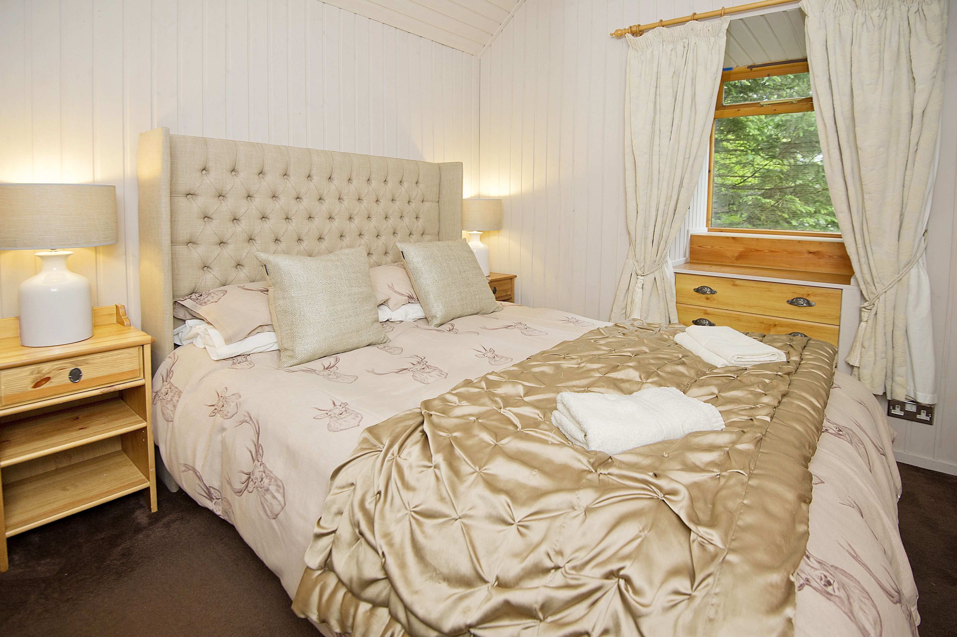 Premium bedding, in-room safe, individually decorated