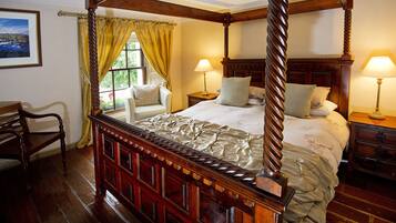 Dubbelrum - badkar (Falls View) | Sängtillbehör av högsta kvalitet och värdeförvaringsskåp på rummet