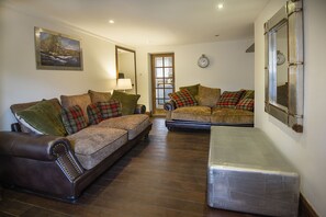 Cottage, 3 Bedrooms | Living room