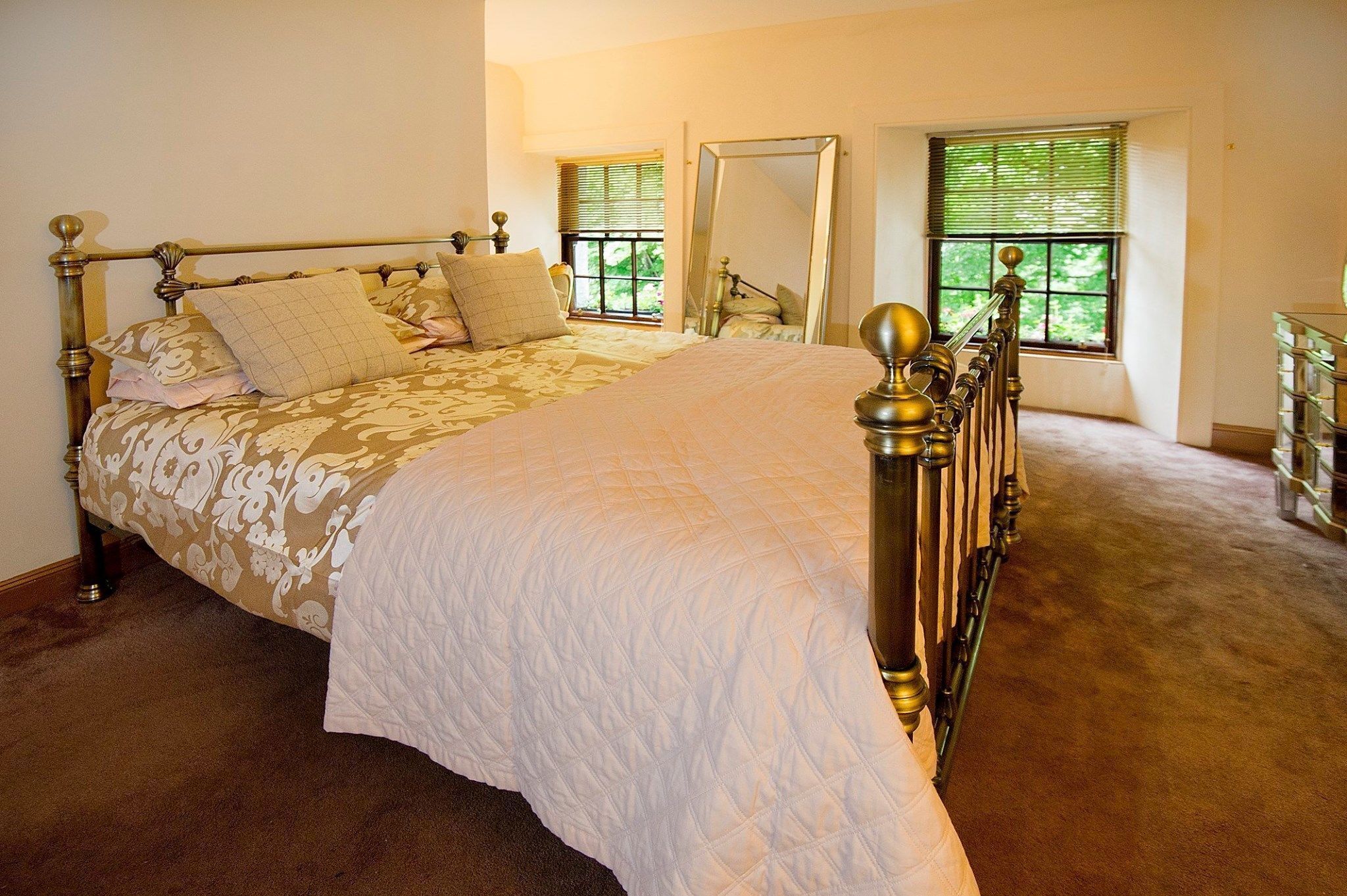 Premium bedding, in-room safe, individually decorated