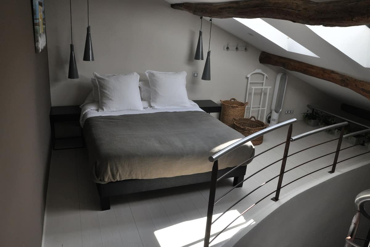 Premium bedding, in-room safe, desk, iron/ironing board
