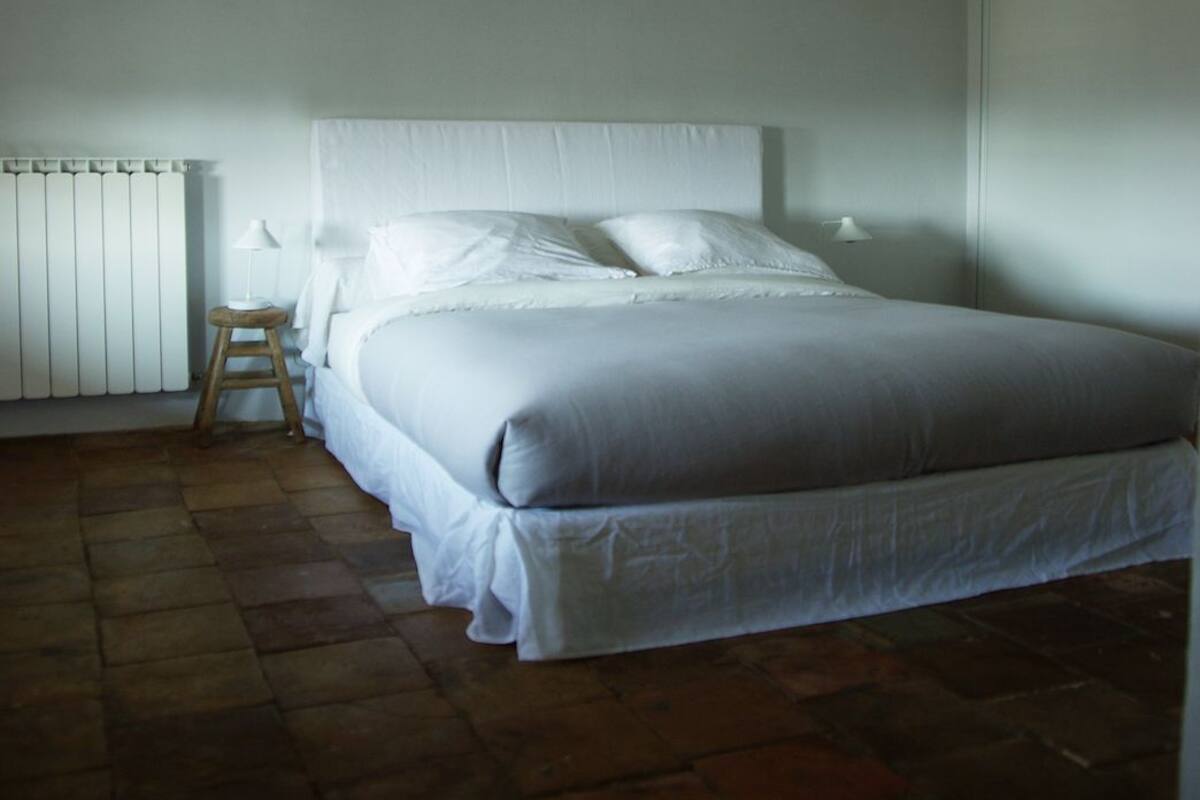 Premium bedding, in-room safe, desk, iron/ironing board