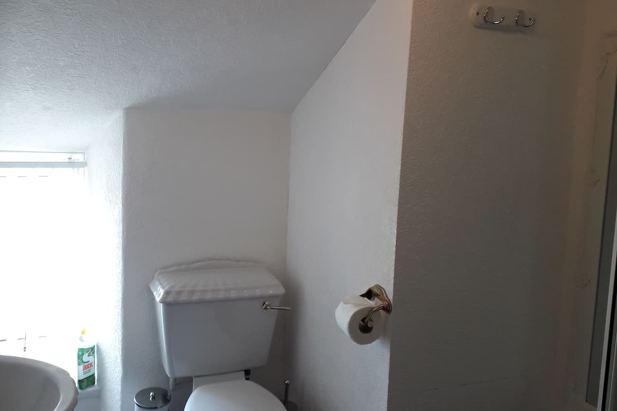 Apartment, Sea View | Bathroom | Free toiletries, hair dryer, towels