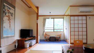 Down comforters, in-room safe, free WiFi