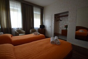 Kamar Twin | Meja kerja, Wi-Fi gratis, dan seprai linen