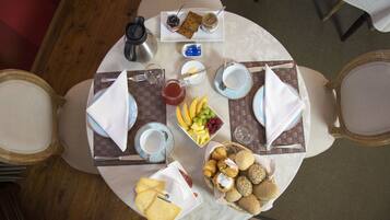 Free daily cooked-to-order breakfast