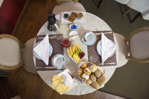 朝食 (オーダー形式)、毎日提供 (無料)