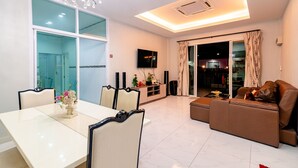 3-Bedroom Pool Villa | 客廳