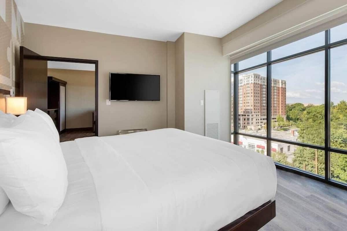 In-room safe, individually furnished, desk, laptop workspace