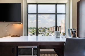 Standard Room, 1 King Bed, Non Smoking | 1 bedroom, in-room safe, individually furnished, desk