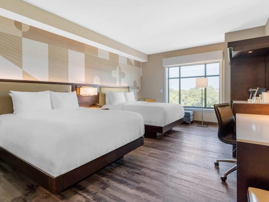 In-room safe, individually furnished, desk, laptop workspace