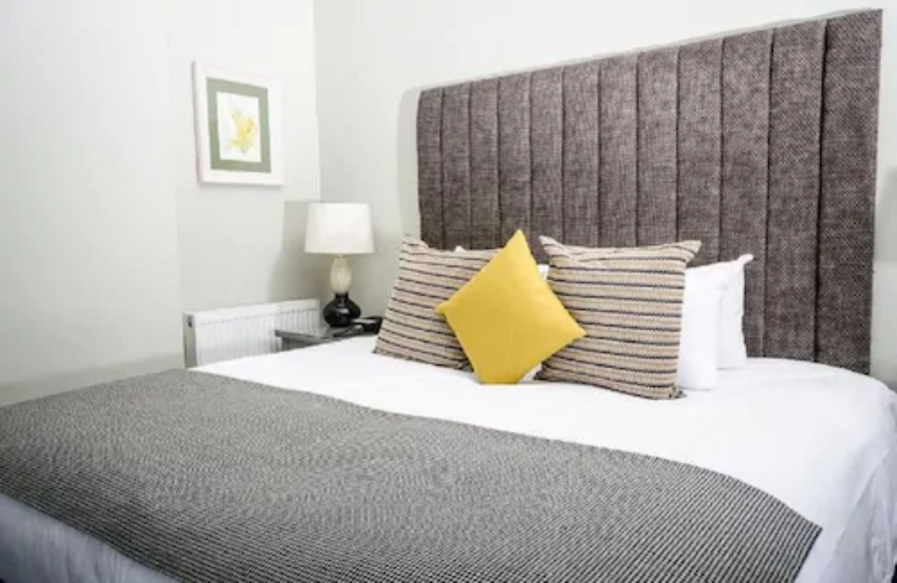 standard double room, 1 double bed | in-room safe, desk, iron/ironing board, free wifi