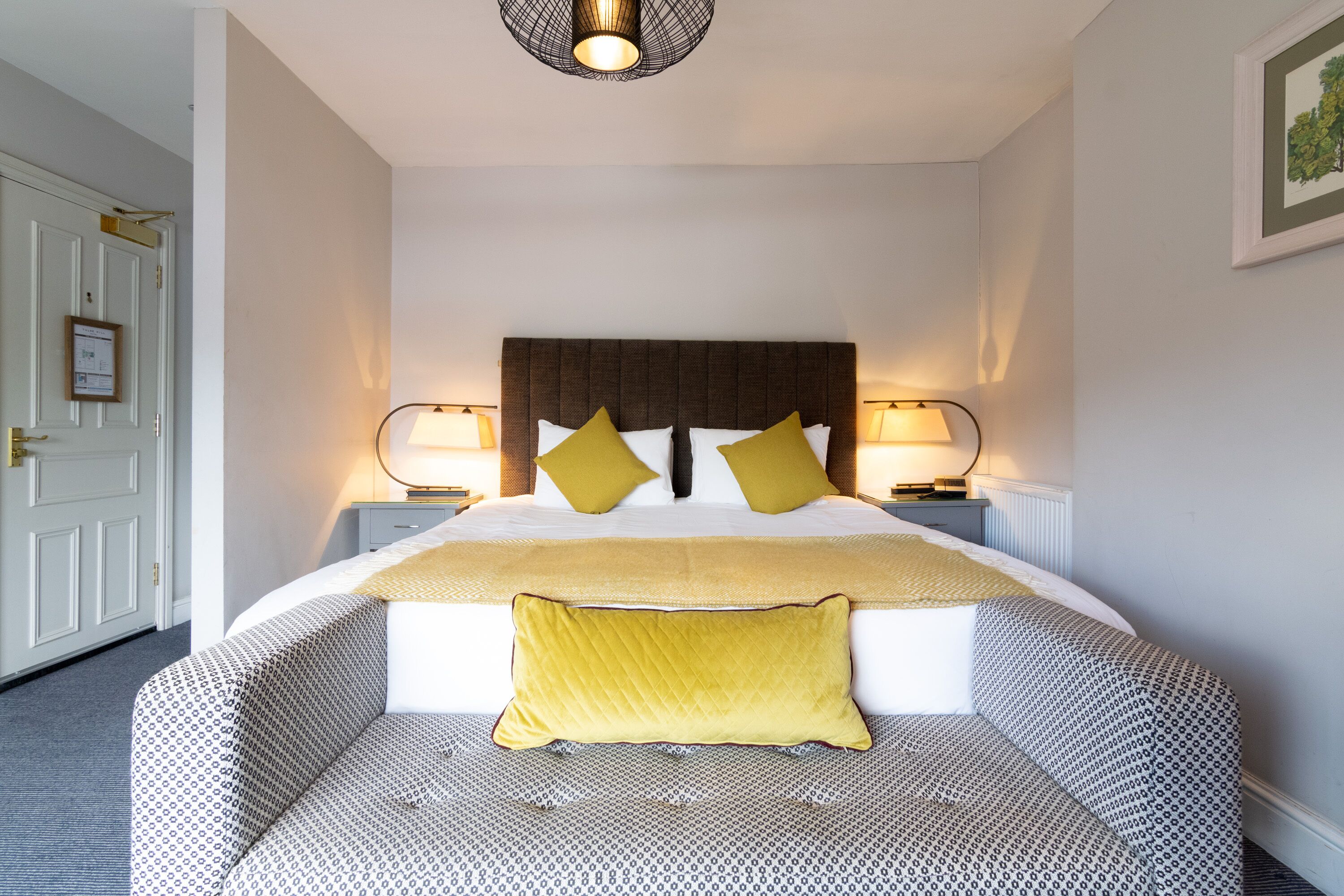 standard double room, 1 double bed | in-room safe, desk, iron/ironing board, free wifi