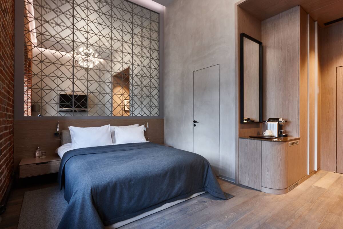 Superior Double Room, 1 Katil Ratu (Queen) dengan Katil Sofa | Peralatan tempat tidur premium, bar mini, peti besi dalam bilik, meja