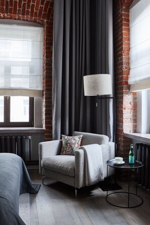 Deluxe Room | Peralatan tempat tidur premium, bar mini, peti besi dalam bilik, meja 