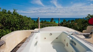 Jetted bathtub - Villas Posada Xaguar by ChezPlaya (Playa del Carmen)