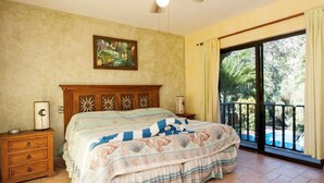 In-room safe, free WiFi, bed sheets - Hacienda del Carmen Condominium by ChezPlaya (Playa del Carmen)