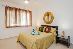 In-room safe, soundproofing, free WiFi, bed sheets - Pelicanos Condominium by ChezPlaya (Playa del Carmen)