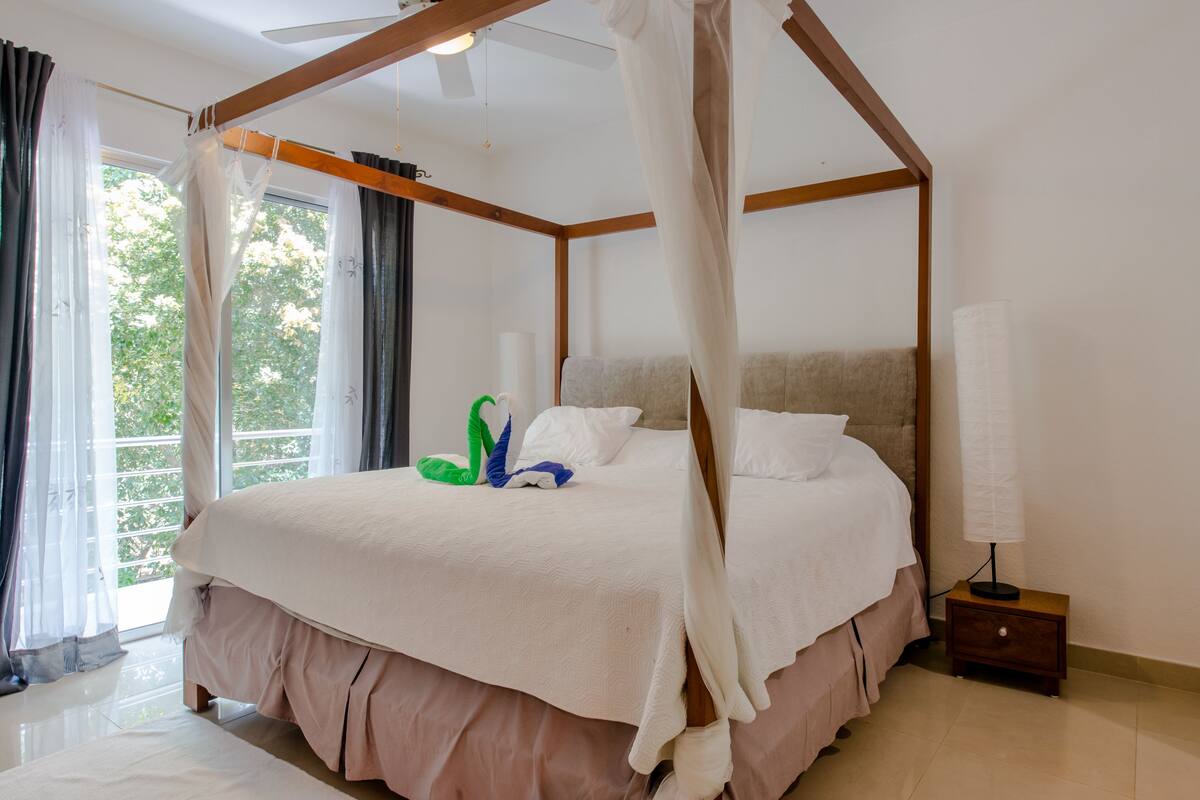 WiFi (free), bed sheets