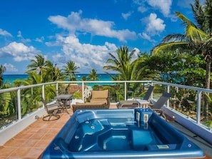 Outdoor spa tub