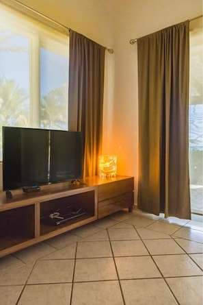 Signature Villa, Ensuite, Ocean View | Living area