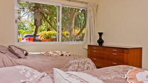 Apartamento familiar, acceso a la piscina, vistas al jardín | 3 dormitorios, wifi gratis, ropa de cama