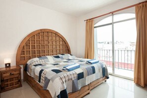 Family Condo, Pool Access | Free WiFi, bed sheets