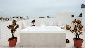 Outdoor spa tub - Rinconada del Mar by ChezPlaya (Playa del Carmen)