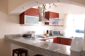 Fridge, microwave, oven, stovetop - Rinconada del Sol by ChezPlaya (Playa del Carmen)