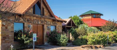 A stone building with a sign reading "Mendel Baum Cellars."