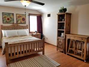 Basic Studio Suite, 1 Queen Bed, Kitchenette | 1 bedroom, individually decorated, individually furnished - The Lofts at Mendelbaum Cellars (Fredericksburg)