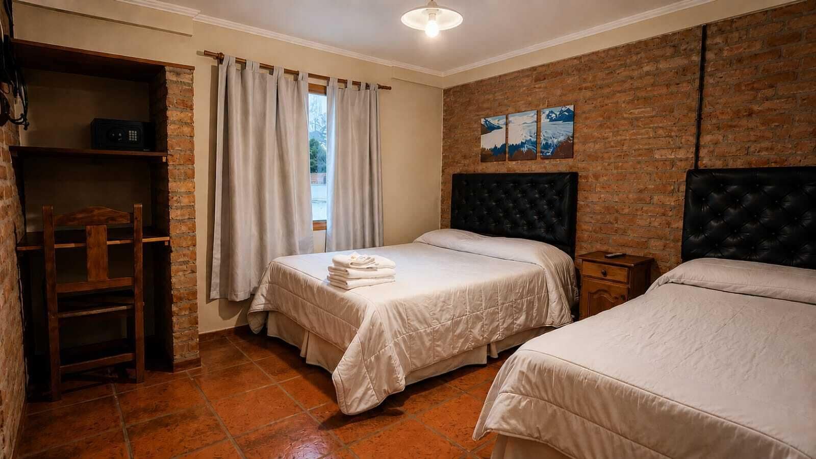 Habitación triple superior | Wifi gratis y ropa de cama