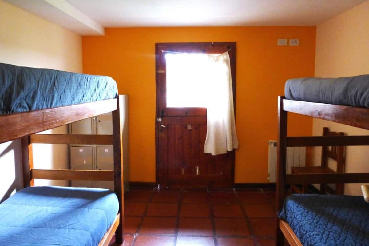 1 quarto, Wi-Fi de cortesia, roupa de cama